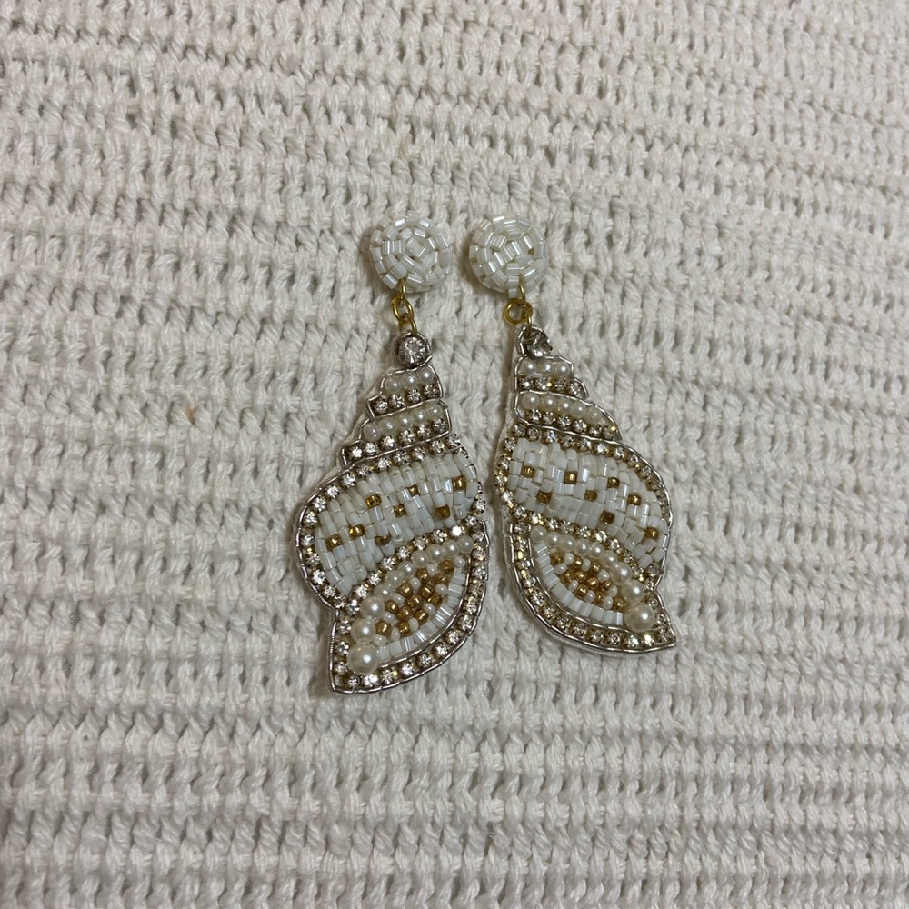 🐚White and gold beaded seashell earrings - Picture 3 of 4